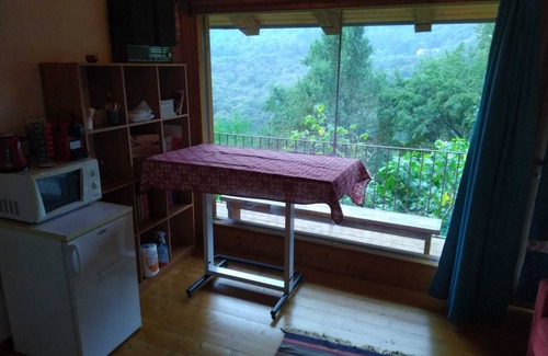 Manta Maison | The Room on the Hill