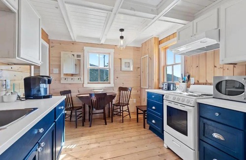 Terra Nova Maison | The Howard House Daniels Cove