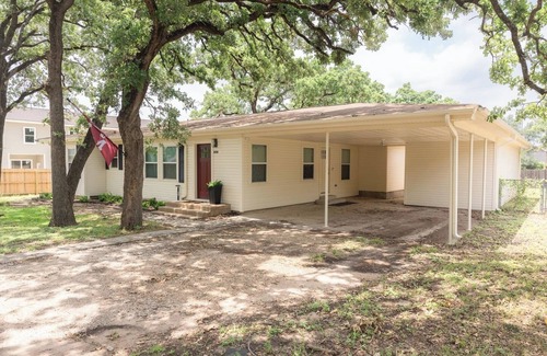 College Station Maison | Charming 3-bedroom house, close to Kyle Field, Texas A&M, and Legends Sports