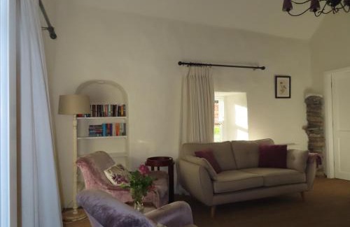 Woodford Maison | The Humble Daisy