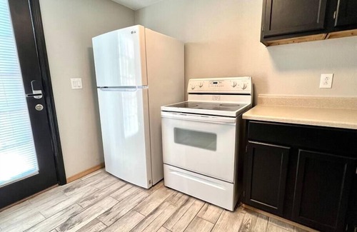 Joplin Maison | The Hummingbird: Lux 1Bed 1Bath Hideaway Sleeps 4