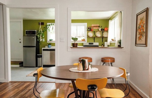 Sinks Grove Appartement | The Hunker Inn- Charming apartment in a historic building in Sinks Grove