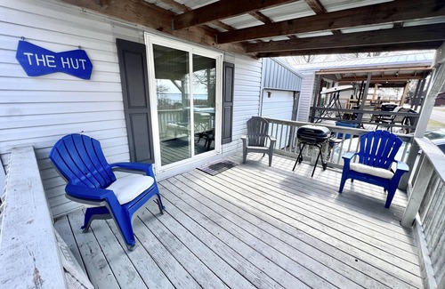 Hornbeak Maison | The Hut. Cozy 2-bedroom mobile home on peaceful Reelfoot Lake with boat shed