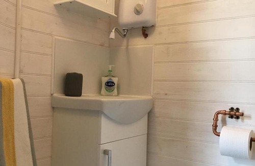 Hinton St. George Cabine | The Hut@Dinnington