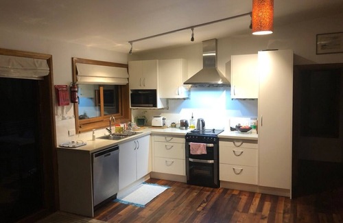 Abels Bay Appartement | The Hut; simple, close to coast and bush, low impact, warm and comfortable