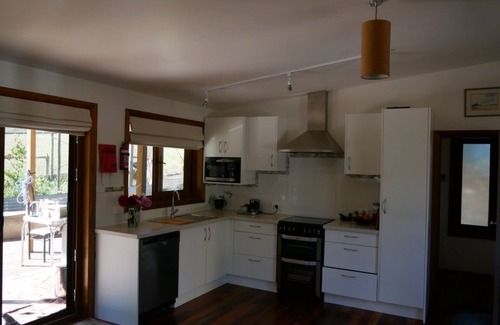Abels Bay Appartement | The Hut; simple, close to coast and bush, low impact, warm and comfortable