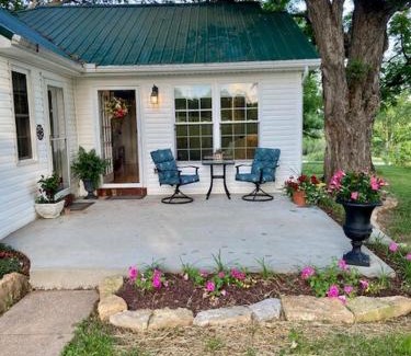 Bardstown Maison | The Hutch