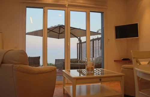 Votsi Maison | The Infinity 180 Luxury Suites - Adults Only