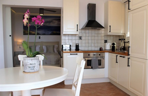 Votsi Maison | The Infinity 180 Luxury Suites - Adults Only