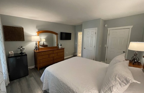 Frankford Lit Et Petit-Déjeuner | The Inn at Dirickson Creek - Room Four