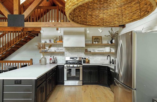 Athens Maison | The Iron Ore Cabin: Lakefront Adventure