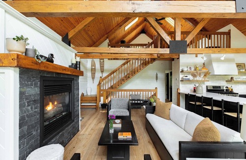 Athens Maison | The Iron Ore Cabin: Lakefront Adventure