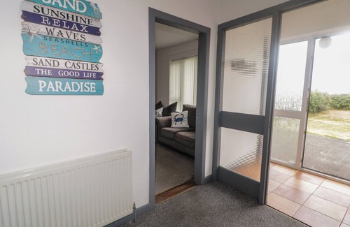 Glaise Bheag Cottage | THE ISLAND'S VIEW, pet friendly in Gortahork, County Donegal