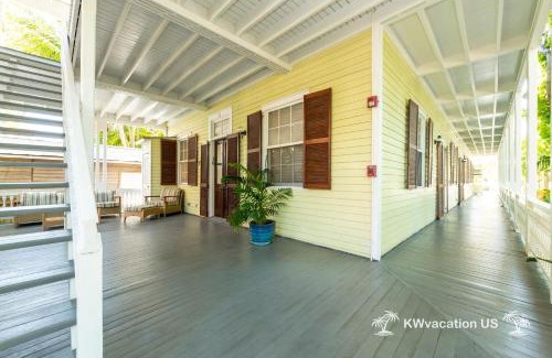 Historic Seaport Appartement | The Island Suite at KW Vacation
