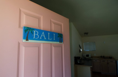 Woods Bay Hôtel | The Islander Inn