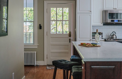 Waynesboro Maison | The Ivy Cottage. Downtown, Historic Charm, allows dogs!