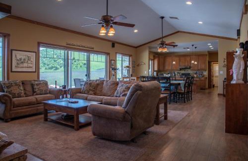 Bradley Maison | The J's Nest Deluxe