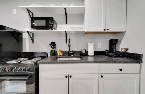 Wilmington Appartement | The Jewel – Modern Retreat Near YMCA & Downtown