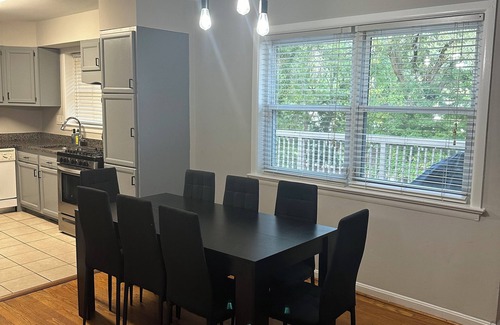 New Carrollton Maison | The Jodie: Beautiful 4-Bedroom Retreat