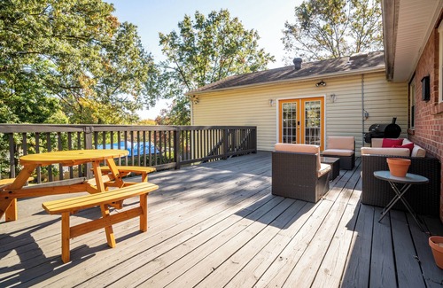 New Carrollton Maison | The Jodie: Beautiful 4-Bedroom Retreat