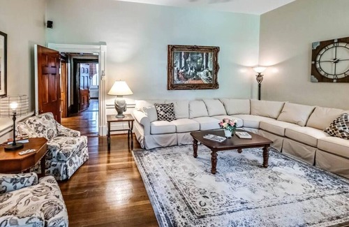 Tazewell Maison | The Litz Mansion Room #9 - The John Johnston Room