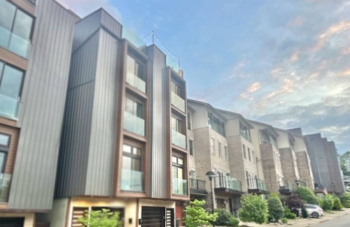 South Side Slopes Appartement | The Josephine Villa by Luxe PGH