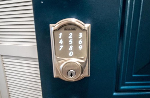 Brightwood Park Appartement | The Josi:Elegant space and view