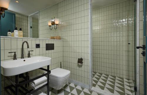 Amsterdam West Hôtel | The July - Boat & Co