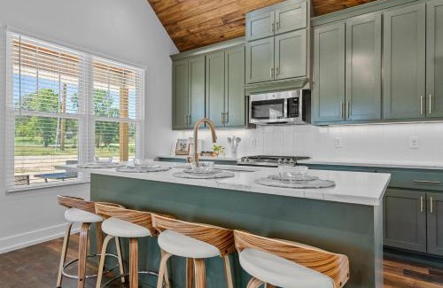 Hot Springs Maison | The June Hot tub with king beds on 2 acres
