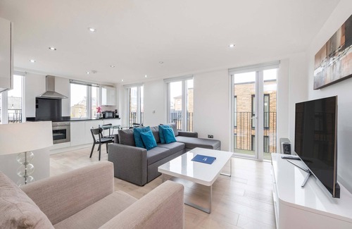 Euston Appartement | The Kings Residence - St Pancras - by Frankie Says