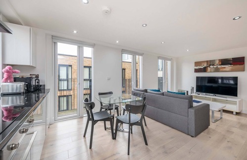 Euston Appartement | The Kings Residence - St Pancras - by Frankie Says