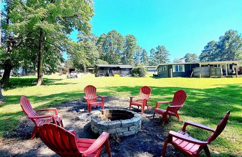 Jefferson Maison | The Knotty Pine on Lake O the Pines Waterfront