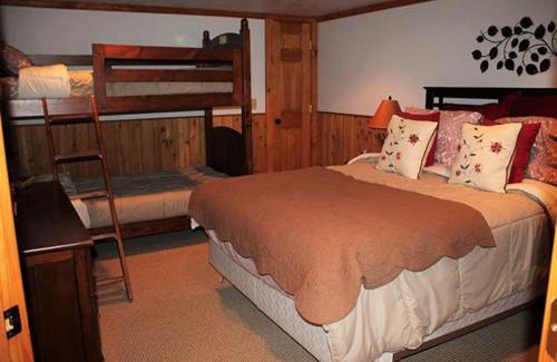 Stratton and Bromley Ski Areas Villa | The Kresge Kabin - Authentic Grand Log Cabin.