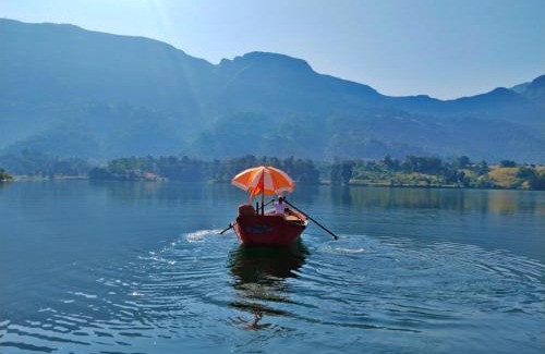 Akola Autre | The Lake Camps