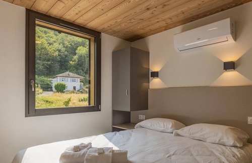 Conjux Maison | THE LAKE CHALET - SPOUSE