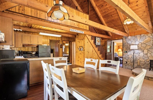Wolfeboro Cabine | The Lake Escape - A Cozy Lakeside Cabin - Sleeps 8 - Grill, Kayak, Firepit