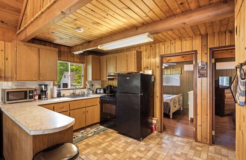 Wolfeboro Cabine | The Lake Escape - A Cozy Lakeside Cabin - Sleeps 8 - Grill, Kayak, Firepit