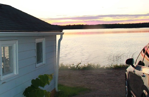 South Bruce Peninsula Cabine | The Lake House, Couples Retreat! Cabin 3