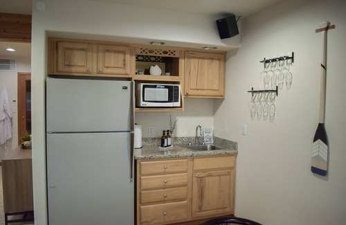 Eatonville Maison | The Lake House - Lakefront stay with Sauna and Hot Tub! 5 star living and views!