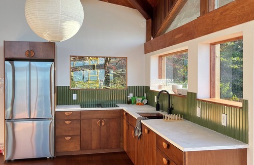 Lakewood Maison | The Lake House - private house on Lake Erie - 10 min from downtown