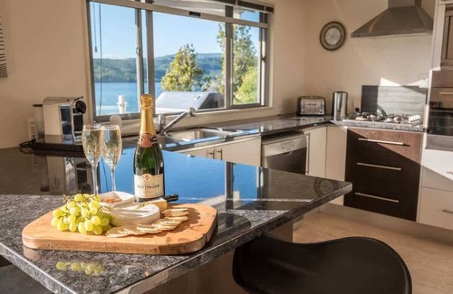 Okere Falls Maison | The Lake House Summar