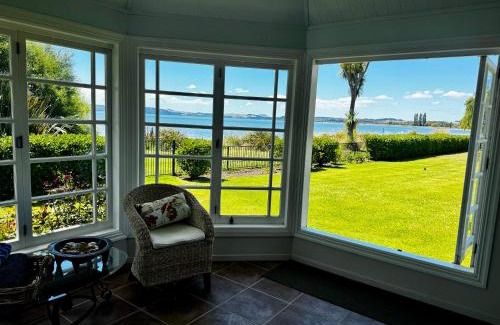 Holdens Bay Maison | The Lake House with private spa Lake Rotorua