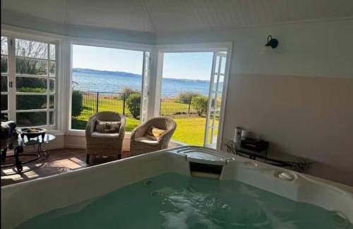 Holdens Bay Maison | The Lake House with private spa Lake Rotorua