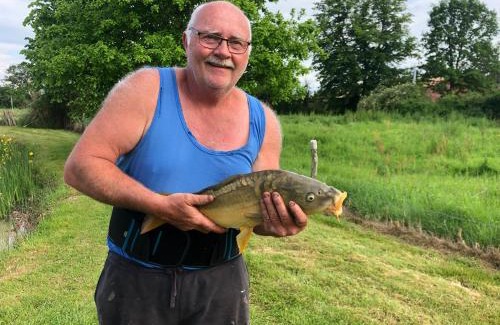 Bommiers Maison | The Lake Room Cottage with Private Fishing Lake
