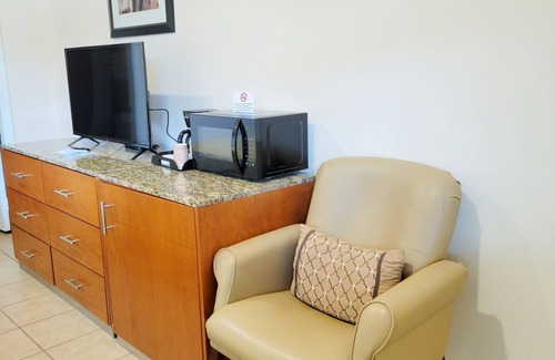 Winnsboro Maison | The Lake Store Lodging Room #5