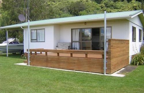 Rototai Maison | The Lakehouse Bach - Lake Rotoiti Bach