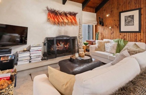 Okere Falls Maison | The Lakes Edge, Luxury Lake Front House, Lake Rotoiti, Rotorua