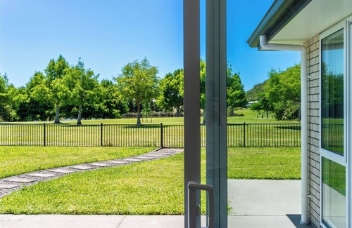 Tauranga Maison | The Lakeside - Tauranga Holiday Home