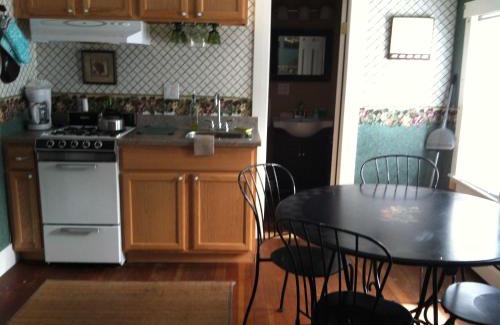Weirs Beach Cabine | The Lakeview Inn & Cottages