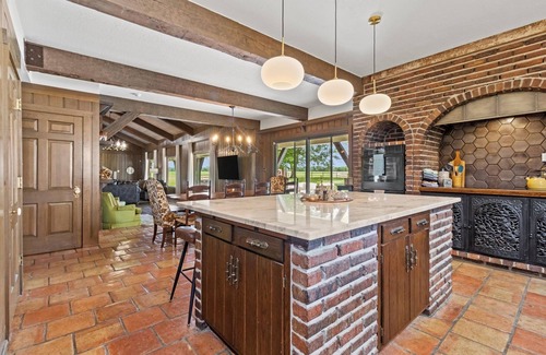 Pleasant Hill Maison | The Landing(43MO) - Sleeps 20 + Airway Strip + Hot Tub